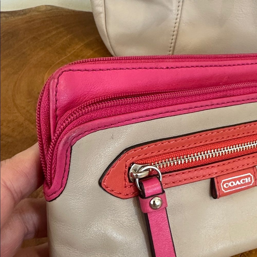 Coach Daisy Spectator Bag and Wristlet Set - Picture 10 of 15
